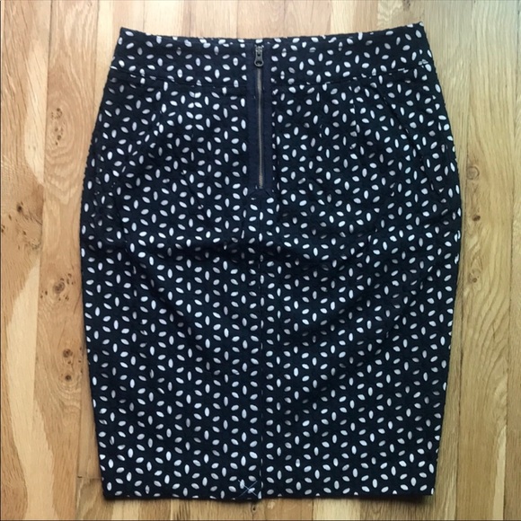 LOFT • Eyelet pencil skirt - Picture 3 of 7